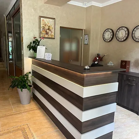 Oleander House And Tennis Club מלון