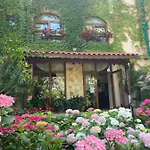 Oleander House And Tennis Club