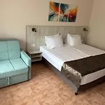 Oleander House And Tennis Club