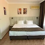 Oleander House And Tennis Club 3*