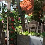 Oleander House And Tennis Club Hotel