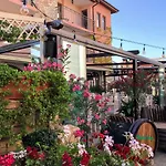 Hotel Oleander House And Tennis Club
