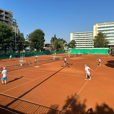 מלון Oleander House And Tennis Club 3*