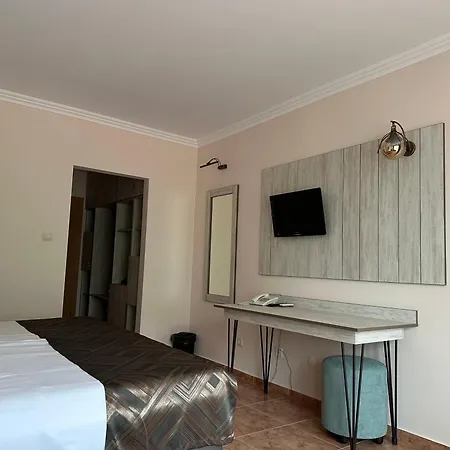 מלון Oleander House And Tennis Club 3*