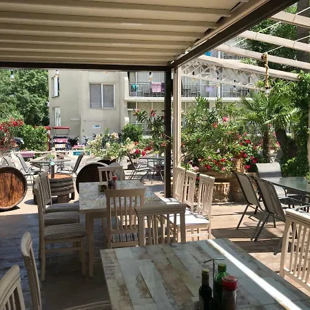 Oleander House And Tennis Club 3* סאני ביץ'