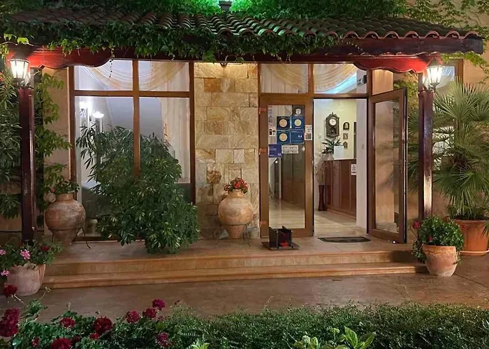 מלון Oleander House And Tennis Club 3*