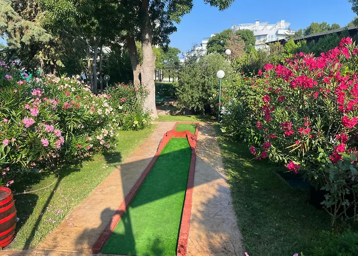 Oleander House And Tennis Club