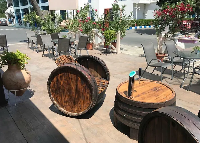 מלון Oleander House And Tennis Club סאני ביץ'