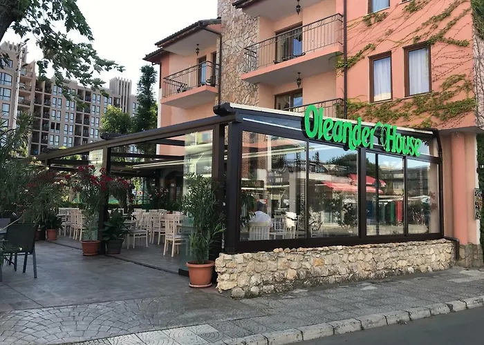 Hotel Oleander House And Tennis Club