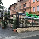 Hotel Oleander House And Tennis Club