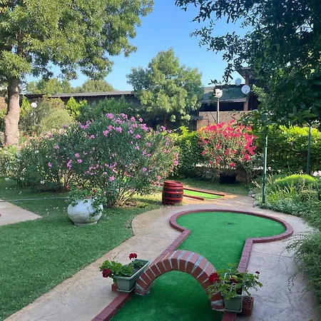 호텔 Oleander House And Tennis Club 3*