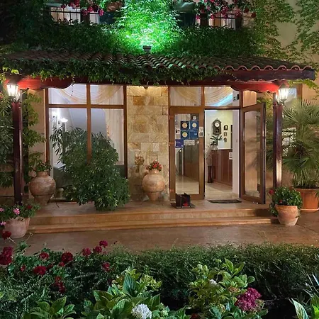 酒店 夹竹桃酒店和网球俱乐部 3*