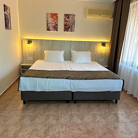Oleander House And Tennis Club Hotel