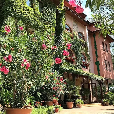 Oleander House And Tennis Club 3*