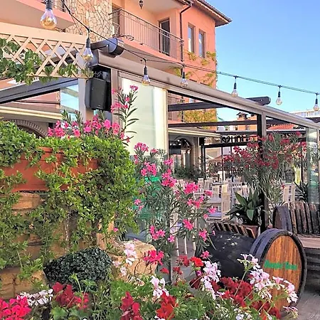 Oleander House And Tennis Club ホテル 3*