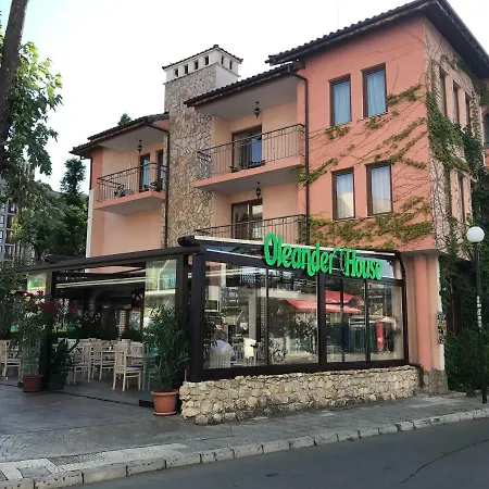 夹竹桃酒店和网球俱乐部