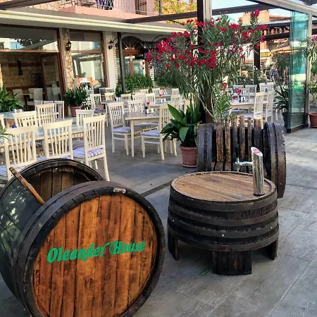 호텔 Oleander House And Tennis Club 3*