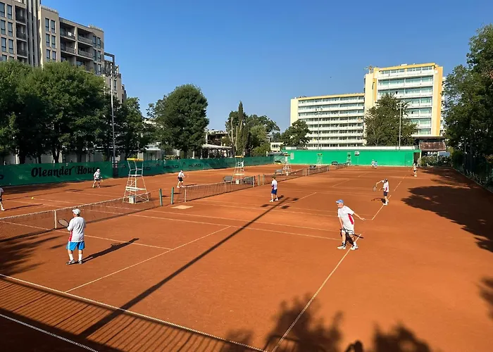 Готель Oleander House And Tennis Club 3*