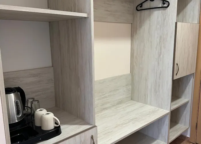 Oleander House And Tennis Club Готель