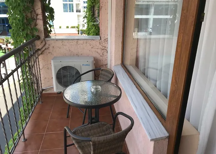 Готель Oleander House And Tennis Club