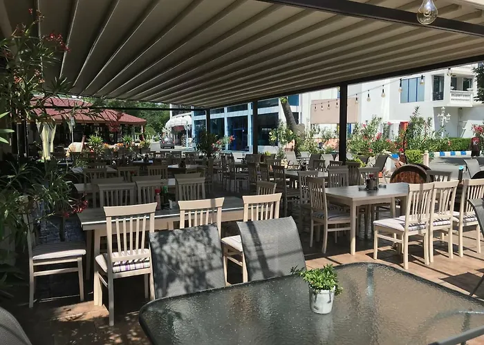 Oleander House And Tennis Club Готель Сонячний Берег