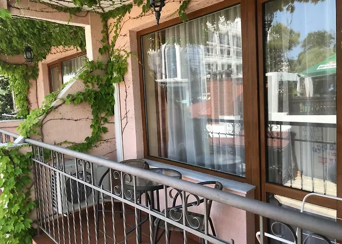 Oleander House And Tennis Club Готель 3*