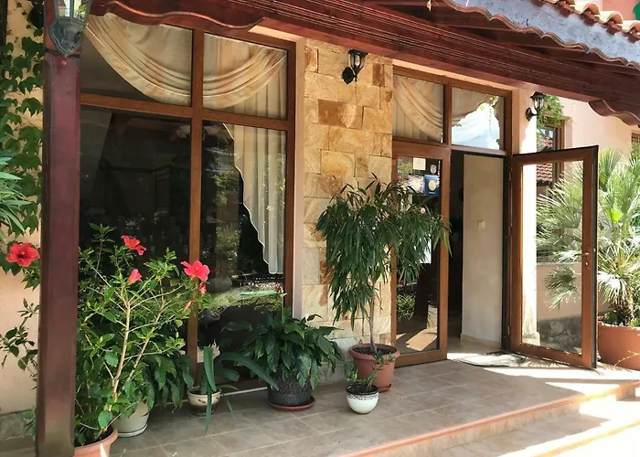 Oleander House And Tennis Club Готель