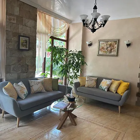 Oleander House And Tennis Club Отель