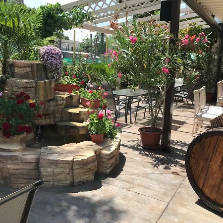 Отель Oleander House And Tennis Club 3*