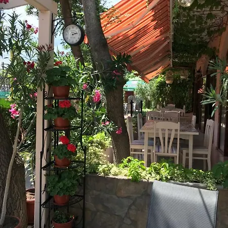 Oleander House And Tennis Club Hotel