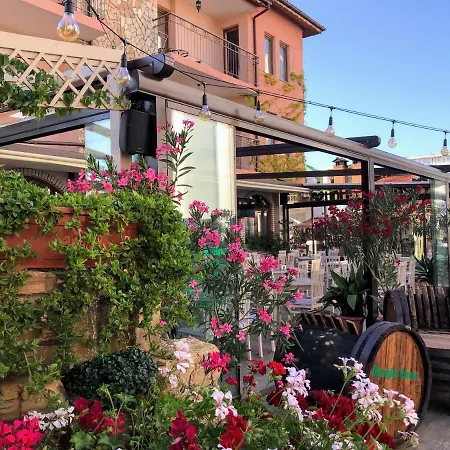 Отель Oleander House And Tennis Club